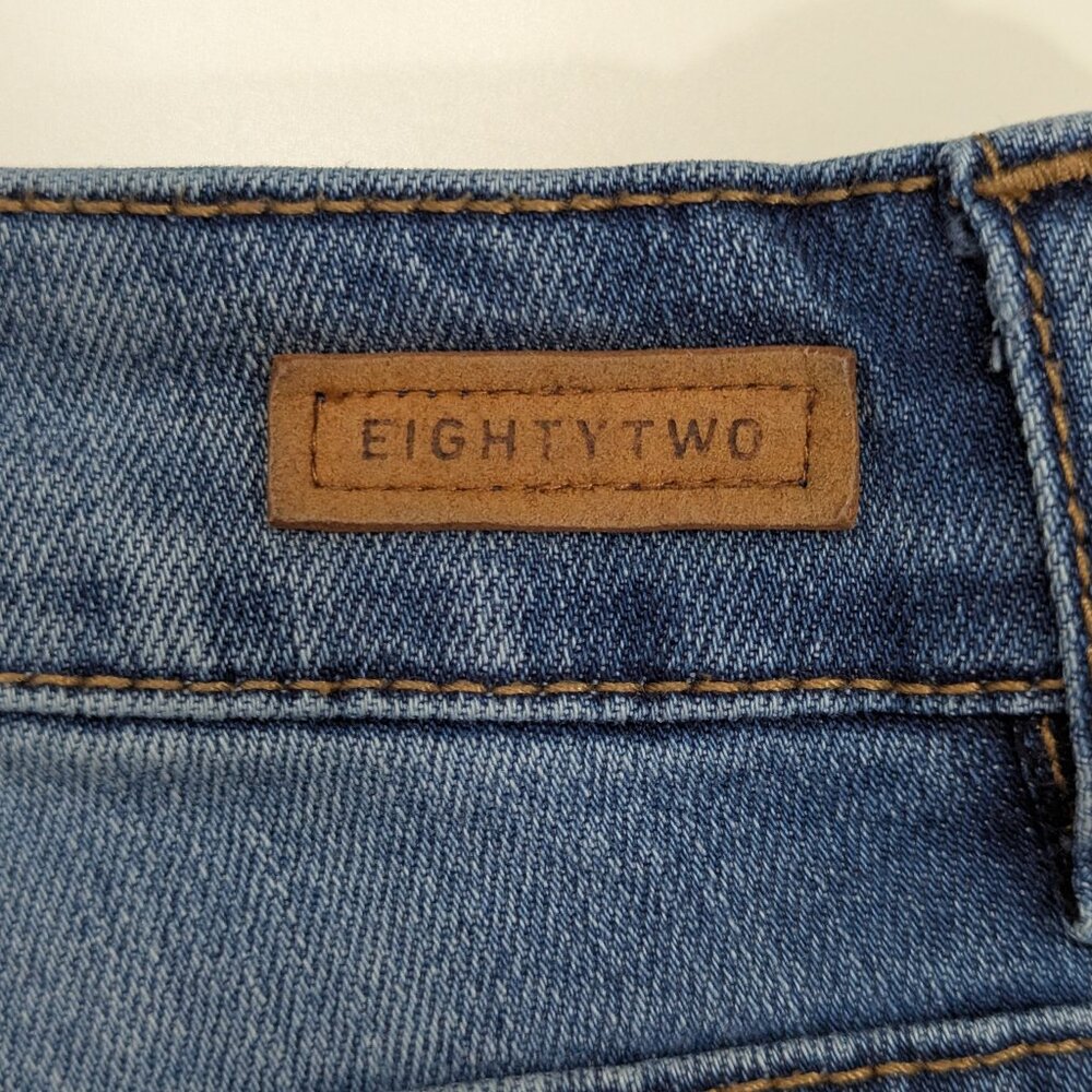 Eighty Two Women's Blue Jeans Size 1 - Picture 6 of 16